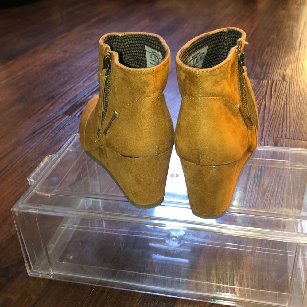 Boots - Picture 4 of 4